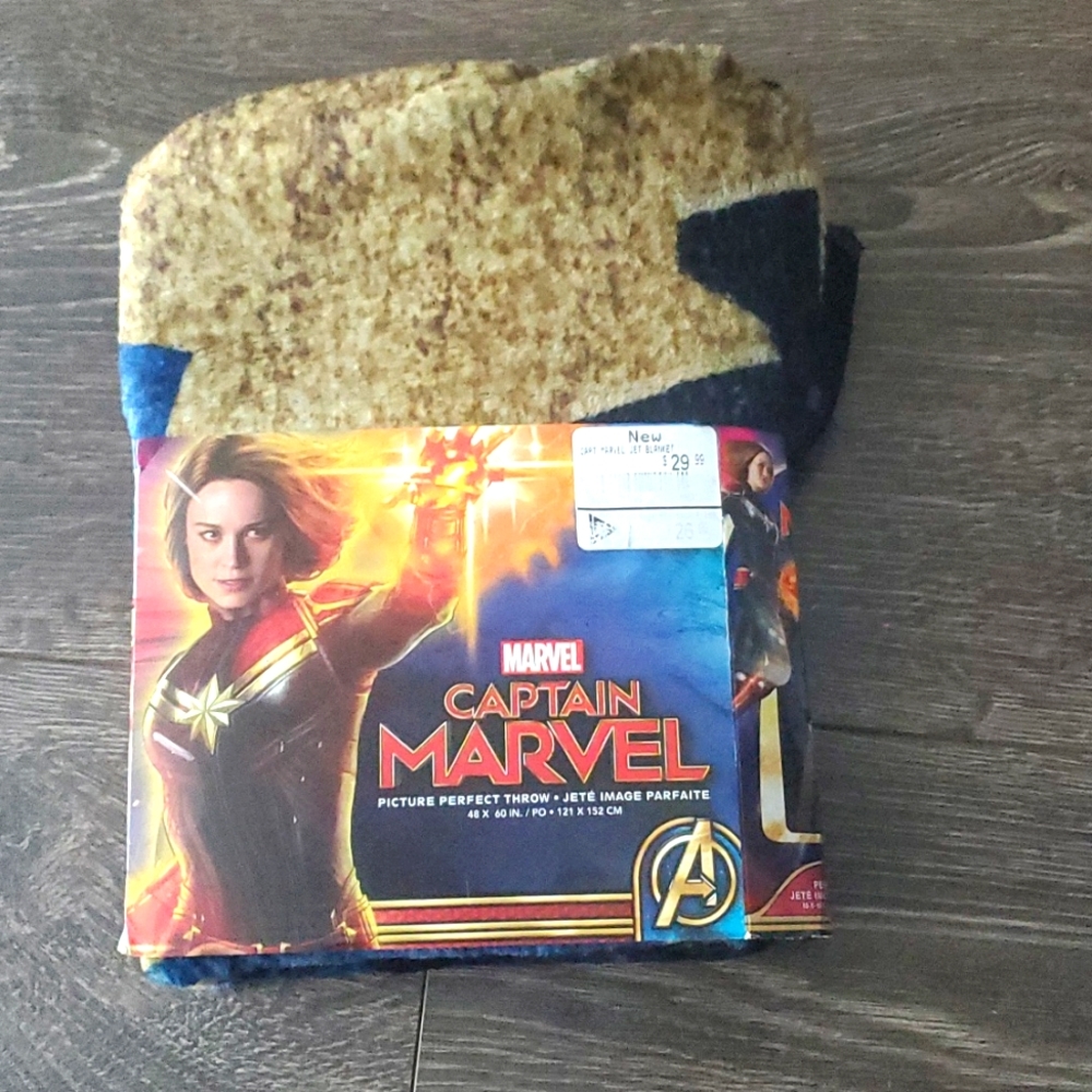 Marvel Captain Marvel Jet Blanket - Throw 48 X 60 IN Picture perfect throw NEW